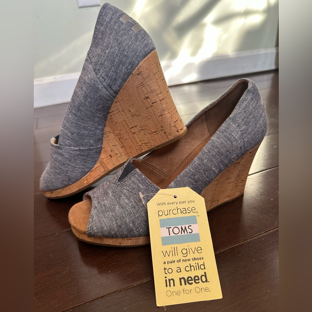 WMN TOMS NWT classic Navy Slub Chambray peep toe cork wedge shoes